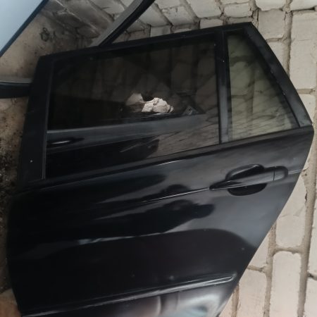 BMW E46 Facelift Universāls kreisās aizmugures durvis
