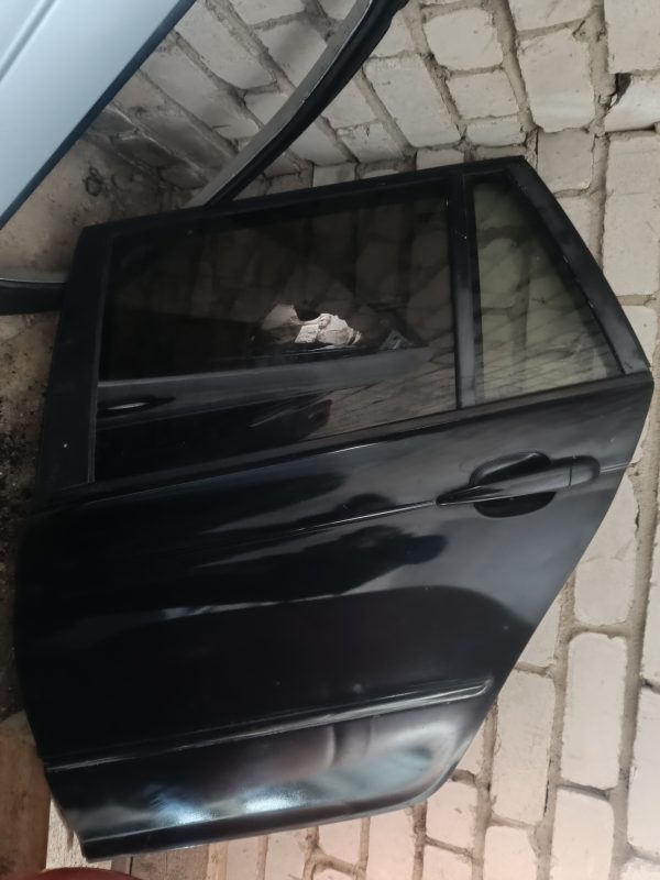 BMW E46 Facelift Universāls kreisās aizmugures durvis