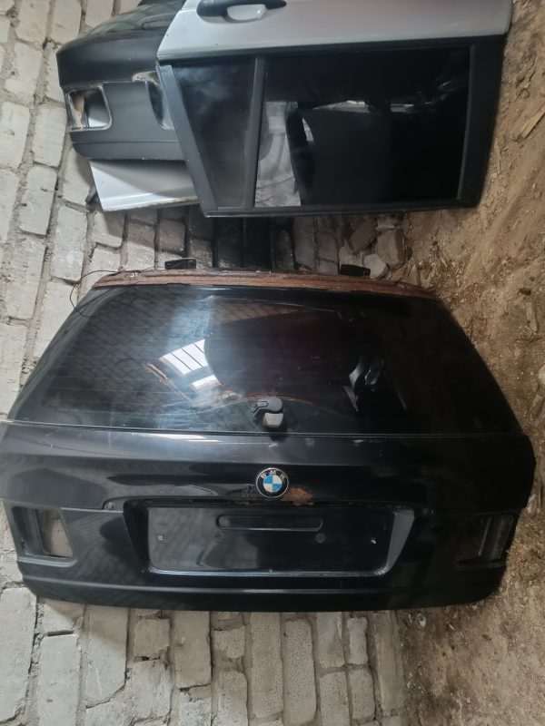 BMW E46 Facelift Universāls aizmugures vāks