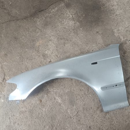 BMW E46 Facelift kreisās puses priekšas spārns