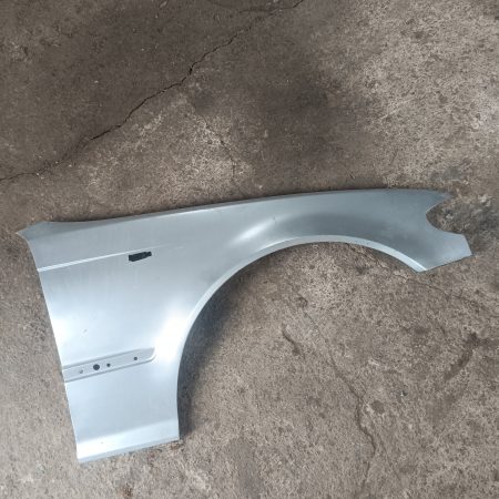 BMW E46 Facelift labās puses priekšas spārns