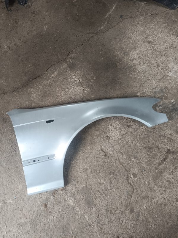 BMW E46 Facelift labās puses priekšas spārns