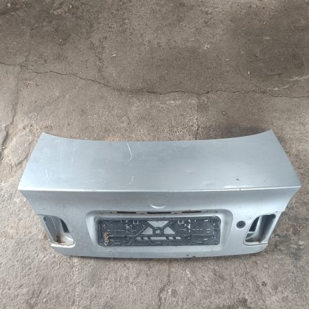 BMW E46 Sedans Bagāžas nodalījuma vāks