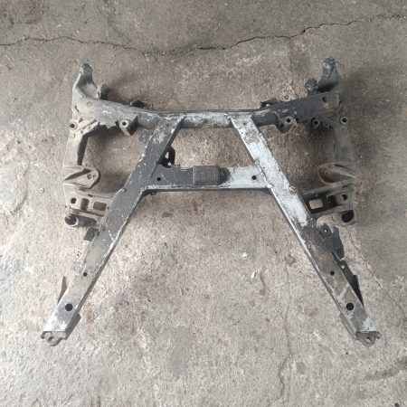 BMW E39 Priekšas pusrāmis