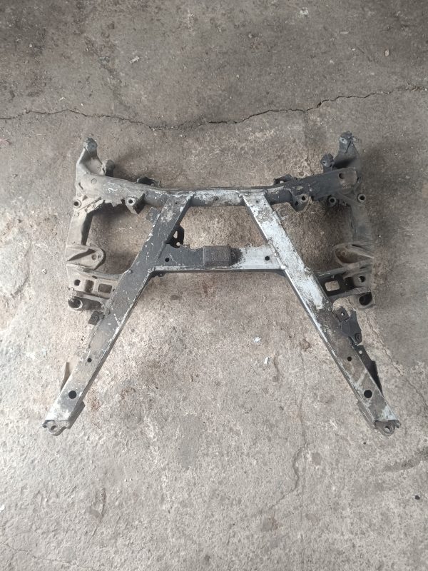 BMW E39 Priekšas pusrāmis